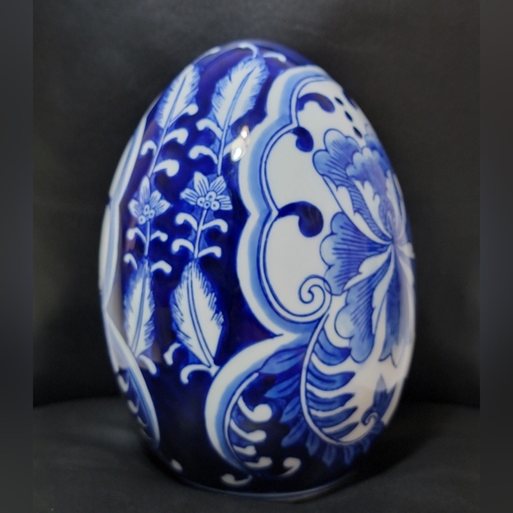 Cobalt Blue & White Chinoiserie Large 3D Egg Shape Ceramic Pottery ~ 8 inches H - Picture 5 of 17